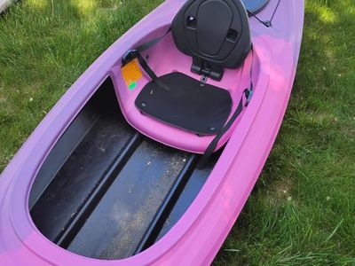 lifetime 10 ft Kayak with Paddle