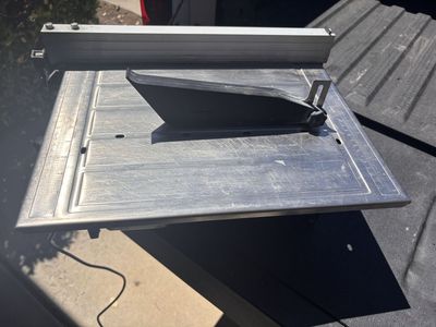 Nice, good working 7” wet tile saw