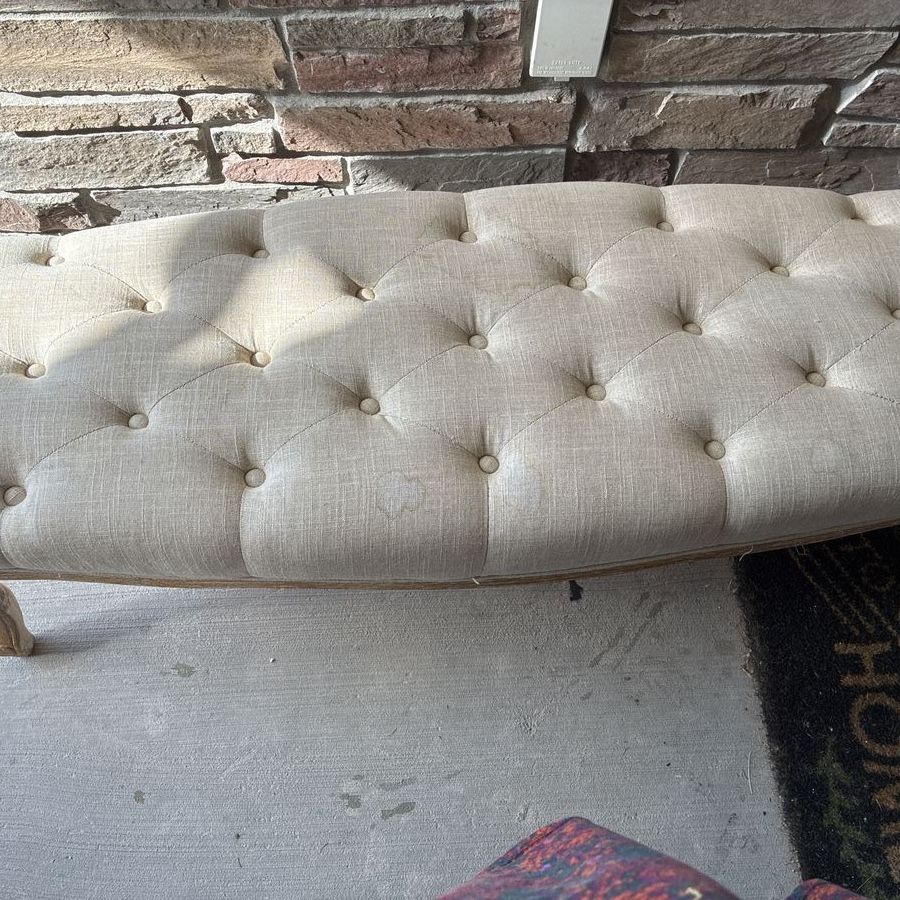 Tuffed bench