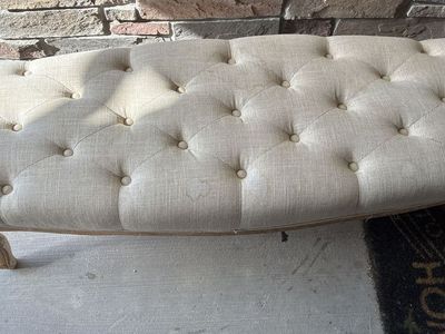 Tuffed bench