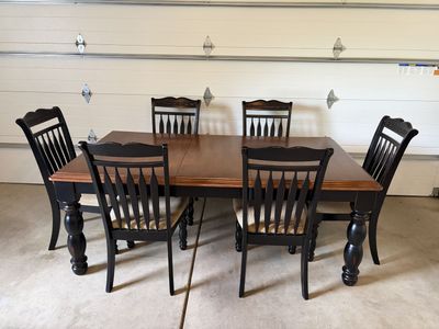 Kitchen/Dining Table and Chairs