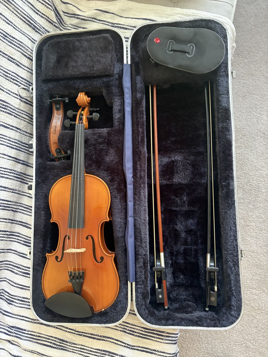 Samuel Eastman VL80 size 4/4 with Two Bows and Accessories