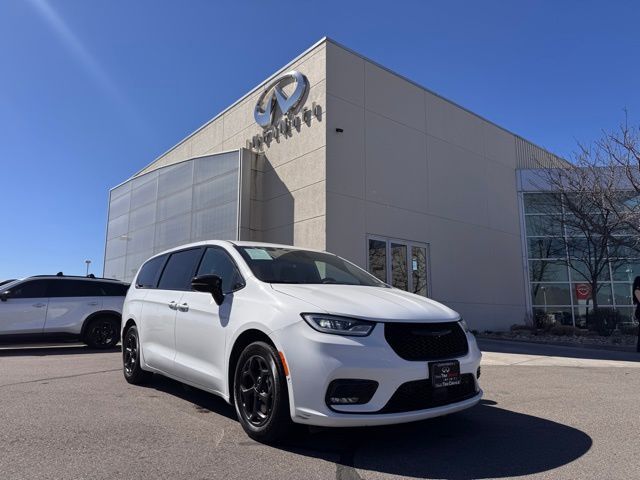 2024 Chrysler Pacifica Plug-In Hybrid S Appearance
