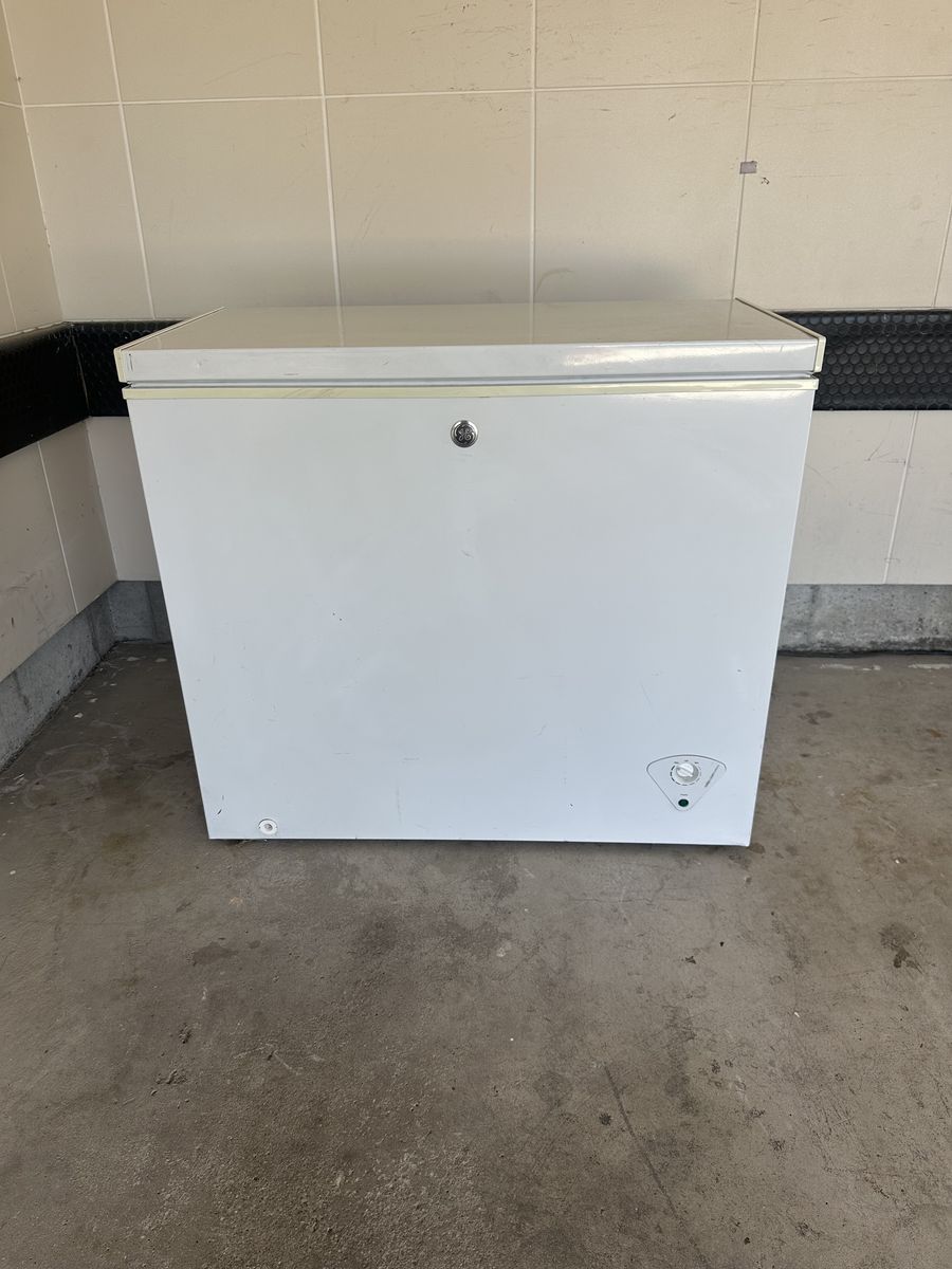 GE 8 cubic ft chest freezer