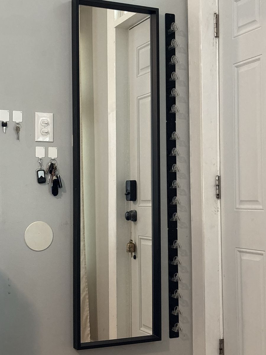 Wall Mounted Vertical glasses  Holder Rack with Clear Clips