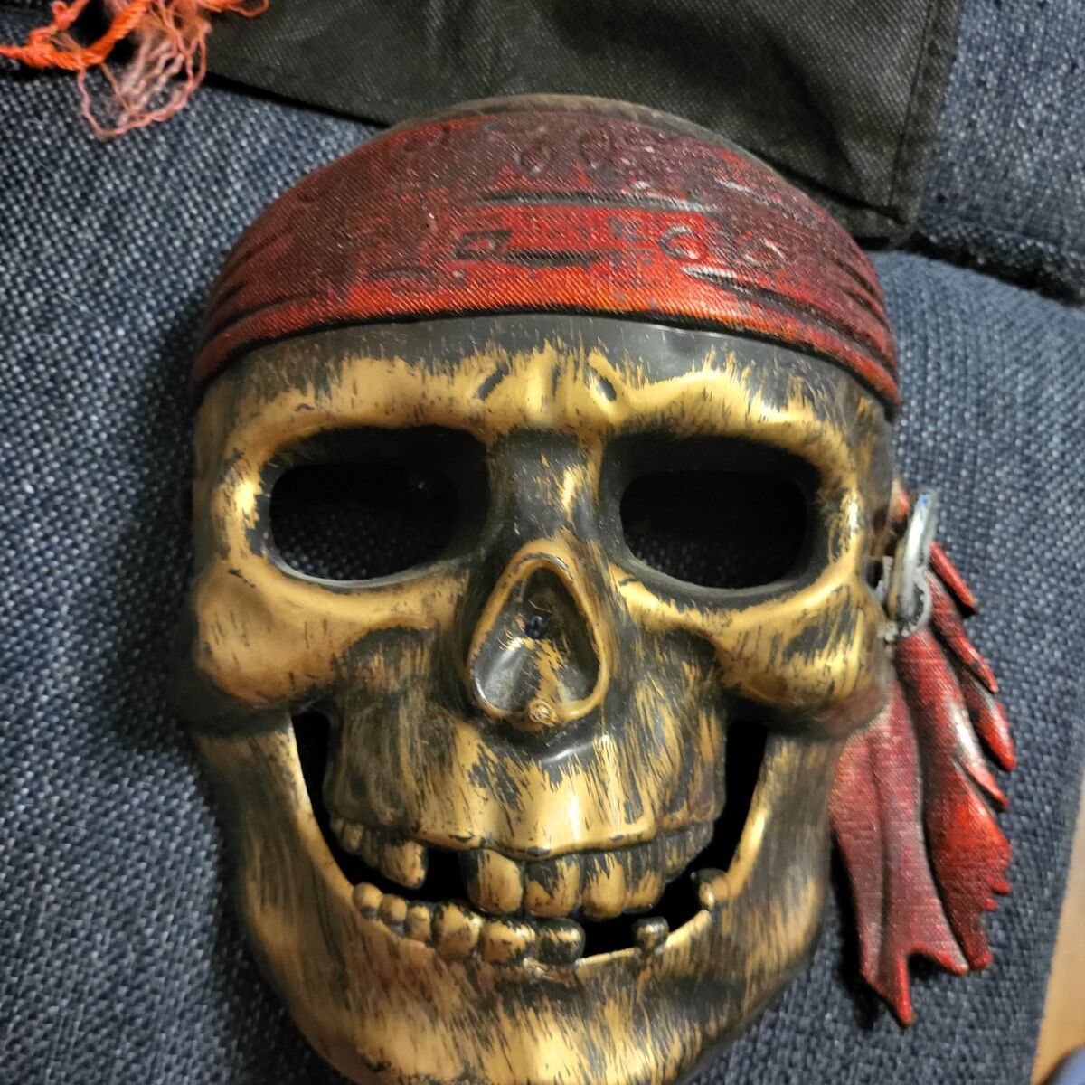Pirate Skull gold color