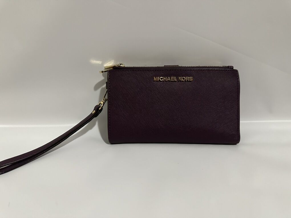 Michael Kors Wristlet Wallet Plum Excellent