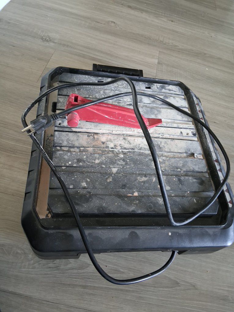 Portable Tile Saw.