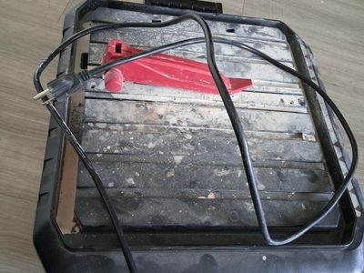 Portable Tile Saw.