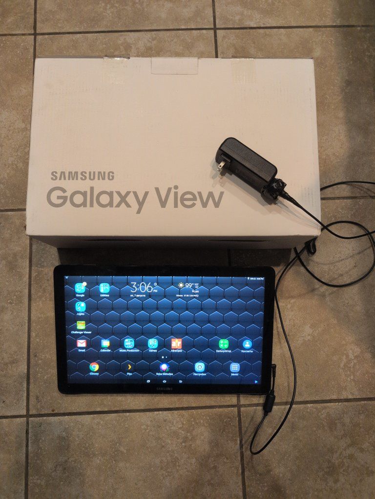 Samsung Galaxy View 18.4" Tablet 32GB Black SM-T670 with Box and Charger