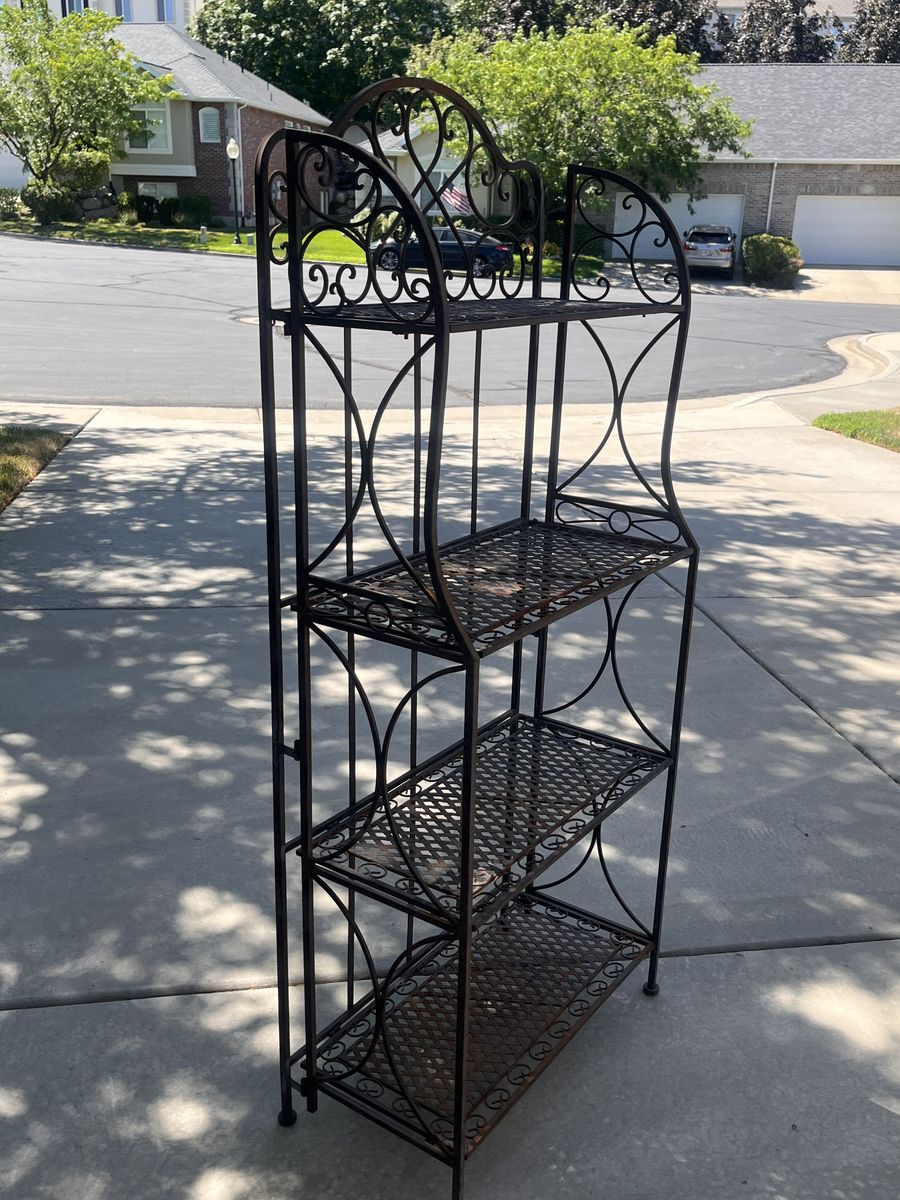 Outdoor coffee table and bakers rack