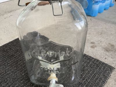 Quality Glassware Cold Drink Dispenser with Spigot and Clamp Lid