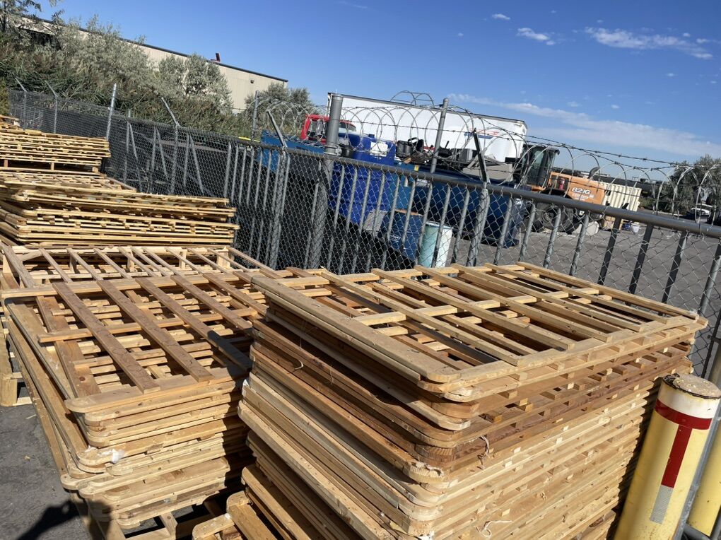 Free Wood! Great For Building Or Fire Wood. Pallet