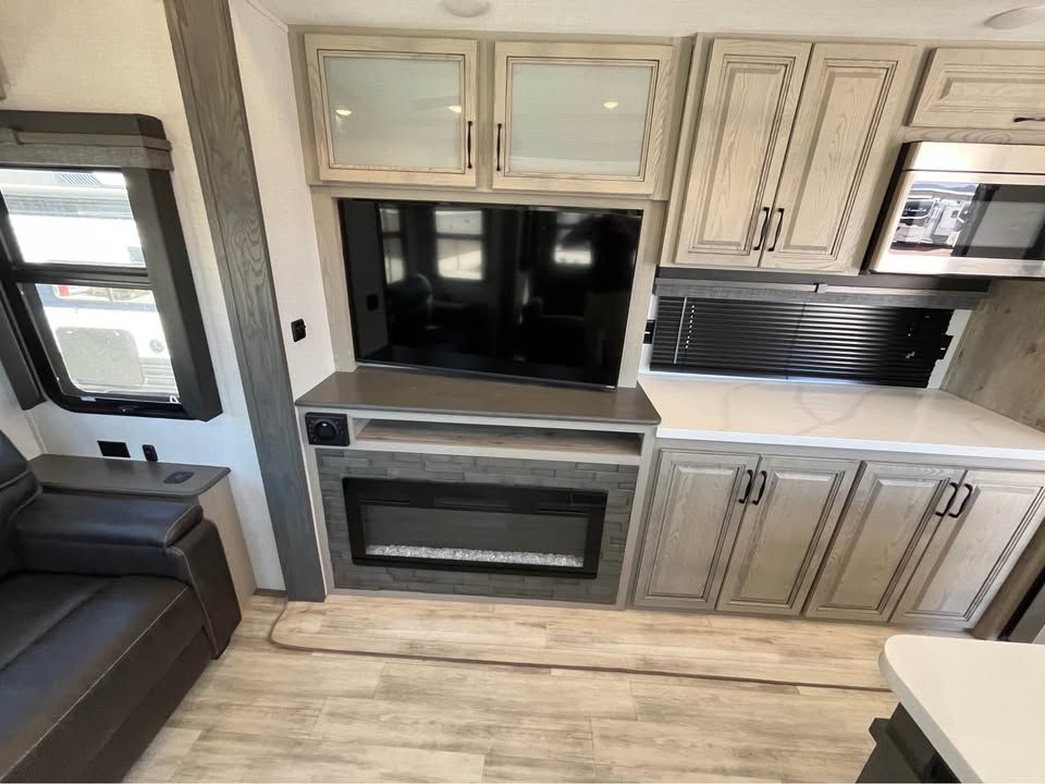 Main image 10