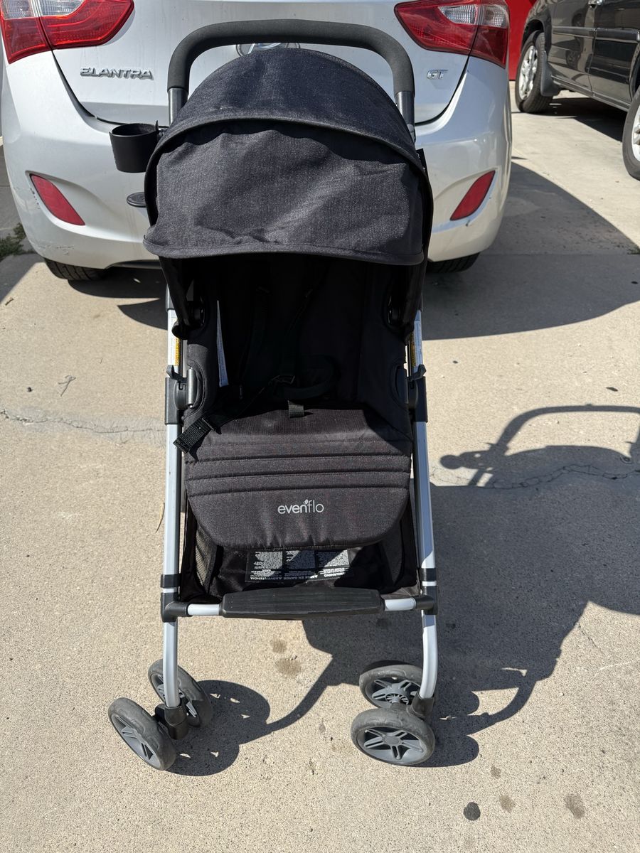 Evenflo Reversi Black Lightweight Compact Stroller with Canopy and Cup Holder