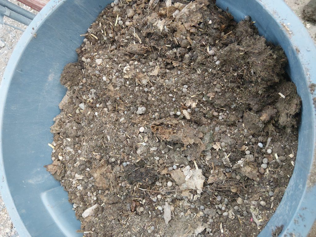rabbit / topsoil compost