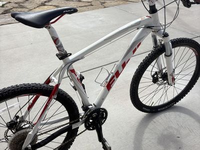 Fuji Tahoe 26” Mountain Bike – Excellent Condition