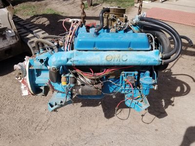 CHEVROLET / GM 350 small block out of a boat / good for parts