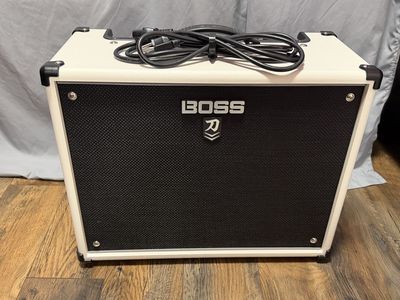 BOSS Katana-100 MkII Guitar Amplifier - 100W, White, with Effects & Tone Setting Controls