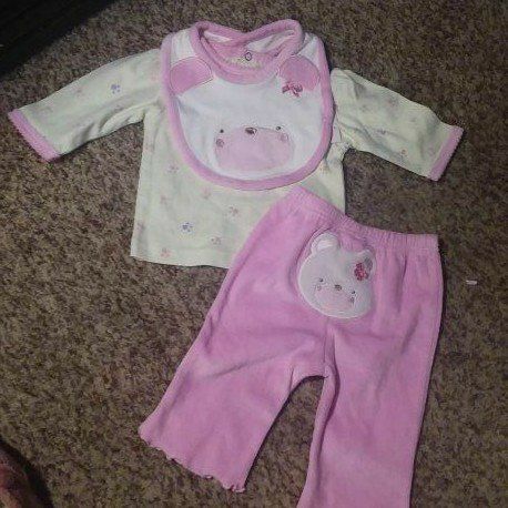 PRETTY IN PINK!  5 OUTFITS AND QUILT 0-3 MOS.