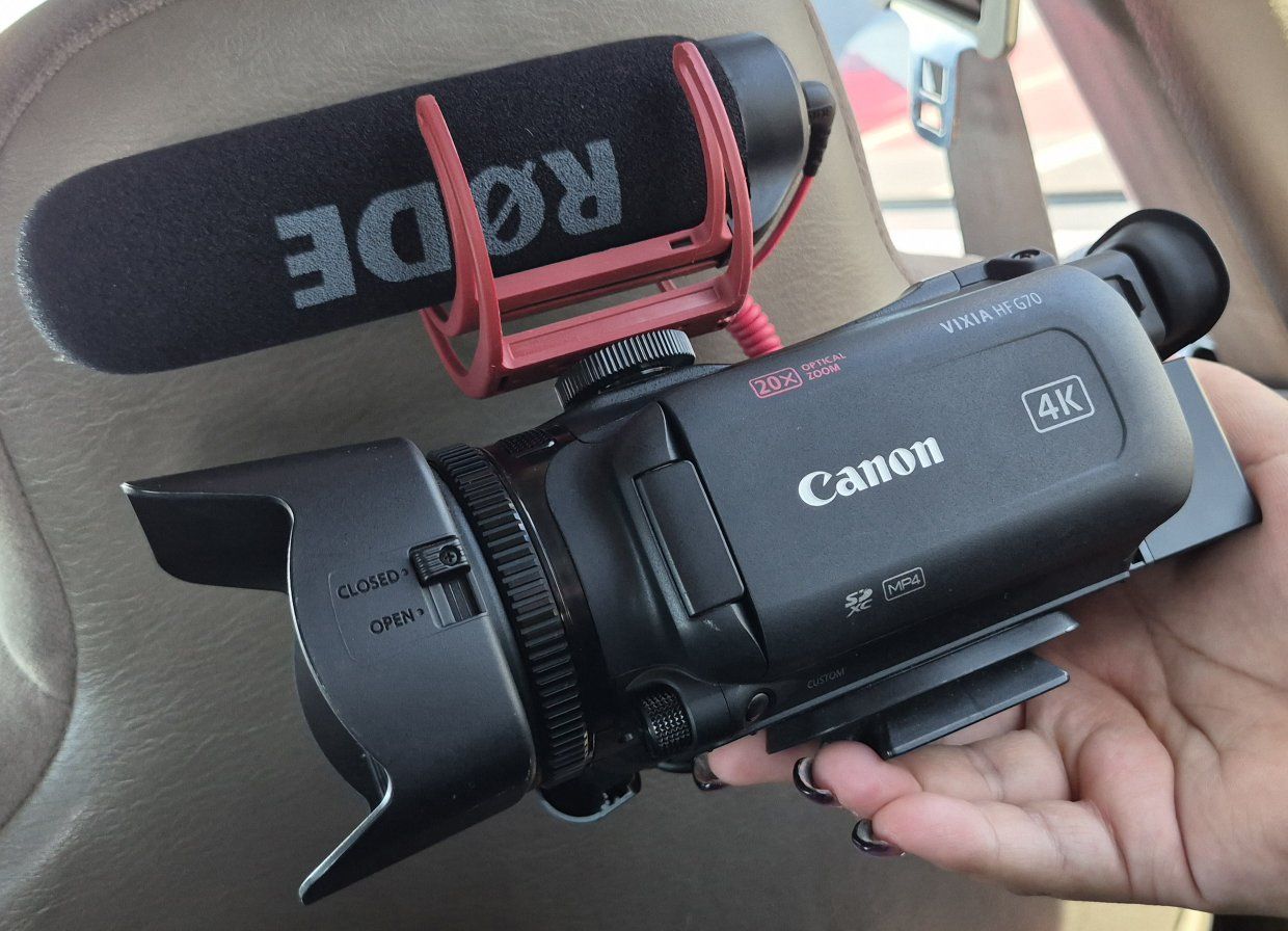 Canon VIXIA HF G70 4K Camcorder with Rode VideoMic GO Microphone