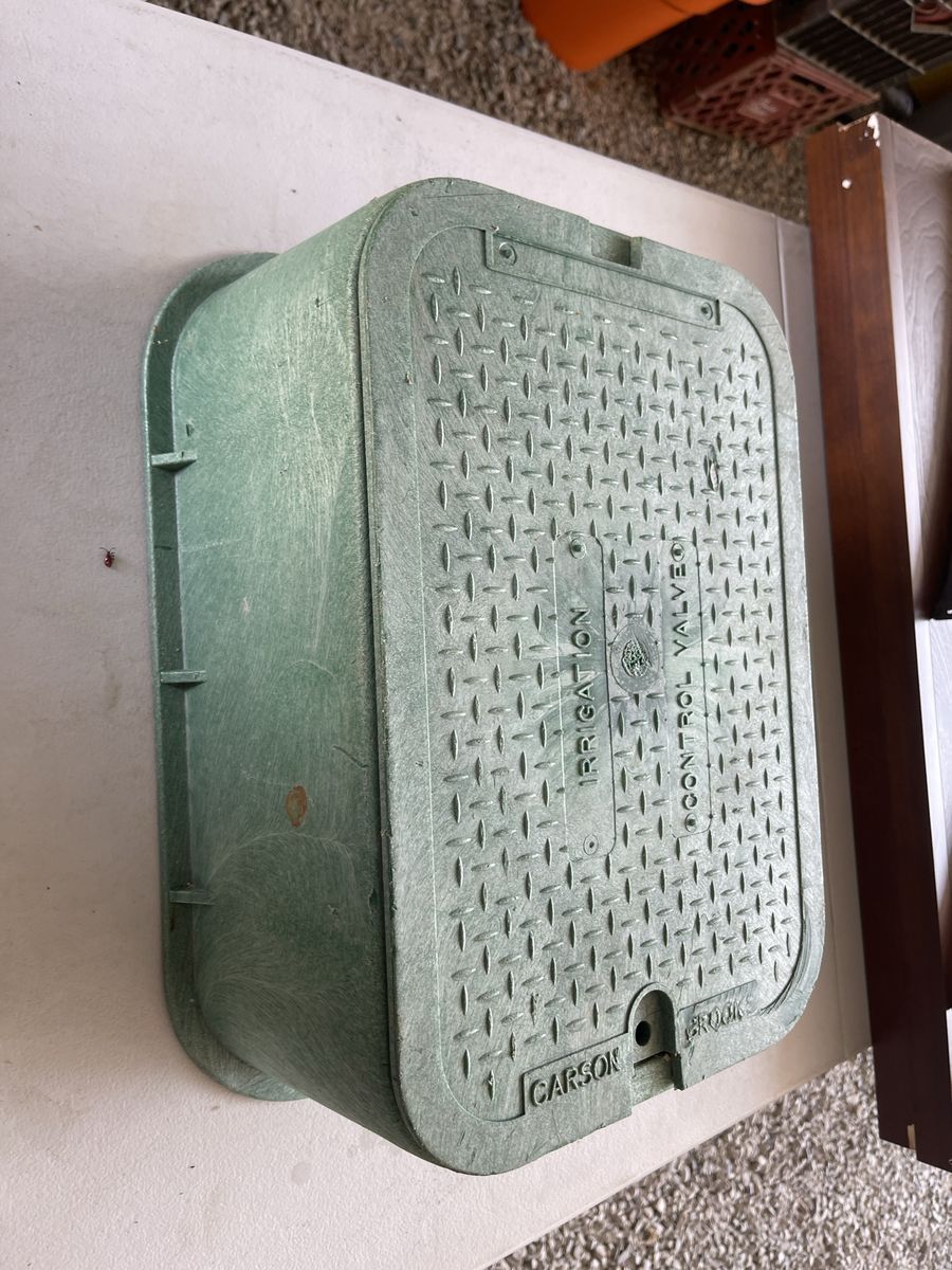 Carson Brooks Green Rectangular Irrigation Control Valve Box with Lid. Bottom is 19x14 top is 17x12. Has never been used. 