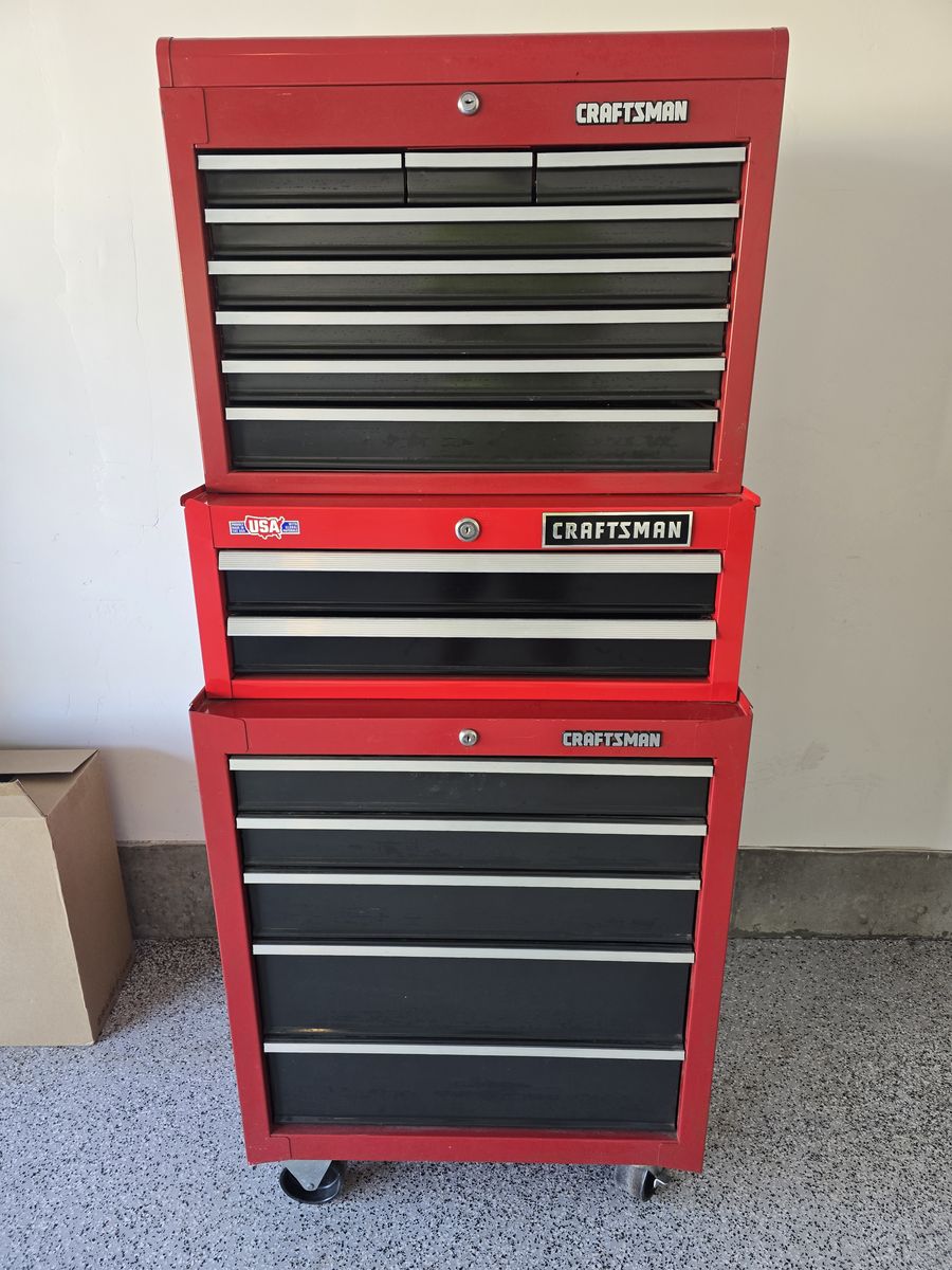 CRAFTSMAN ROLLING TOOL BOX.