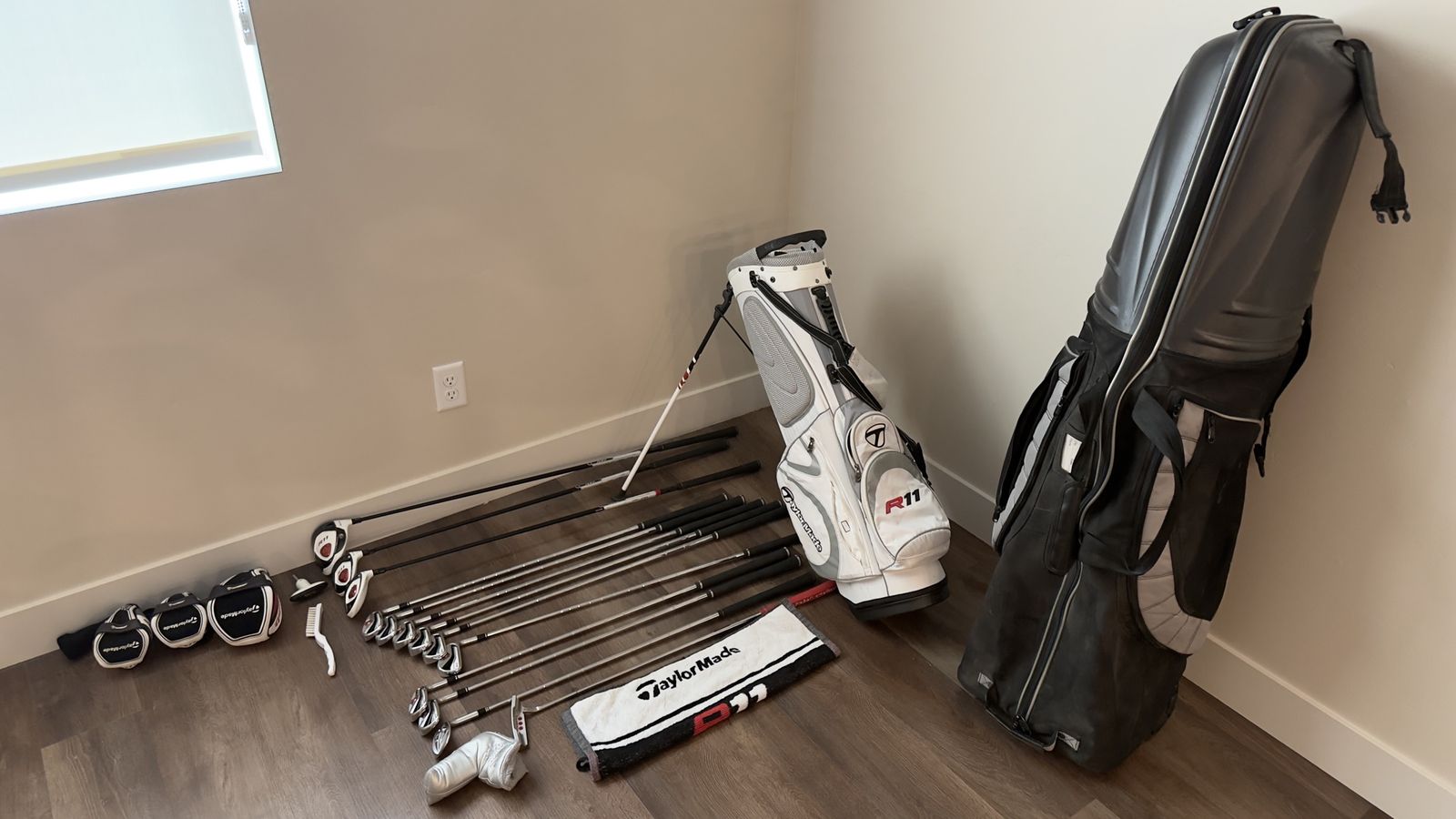 TM R11 Complete Golf Club Set, Scotty Cameron Putter w/ Bag & Travel Case - Men's Right Handed