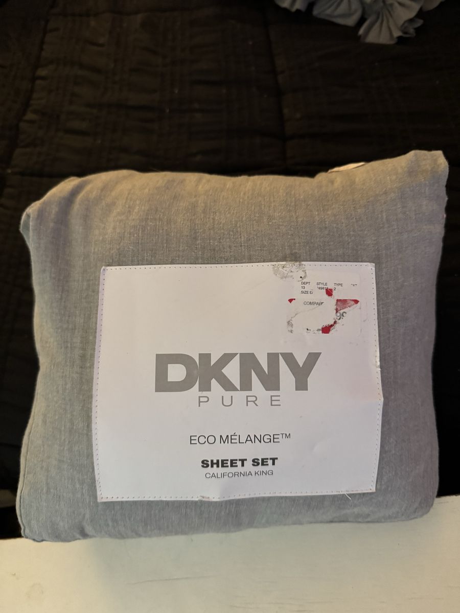 King size sheet set.