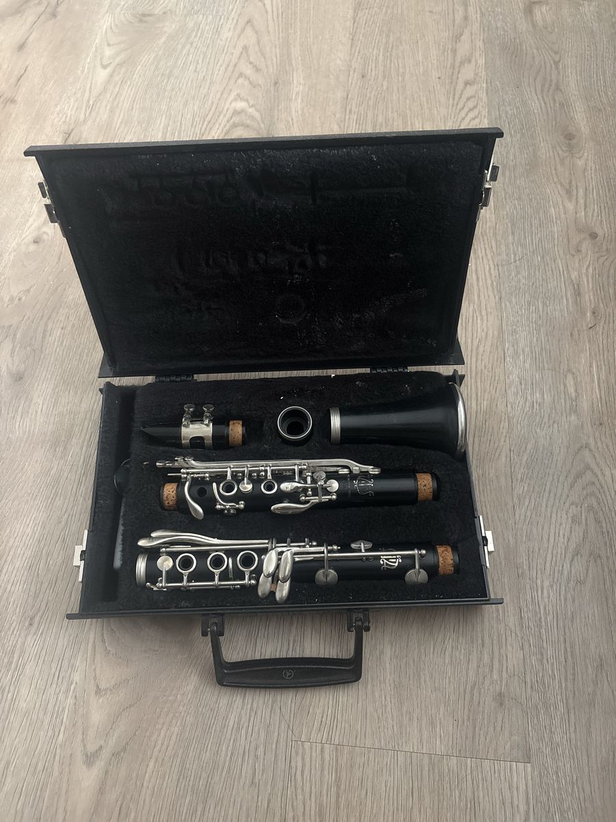 Kenosha, Wis Clarinet with case