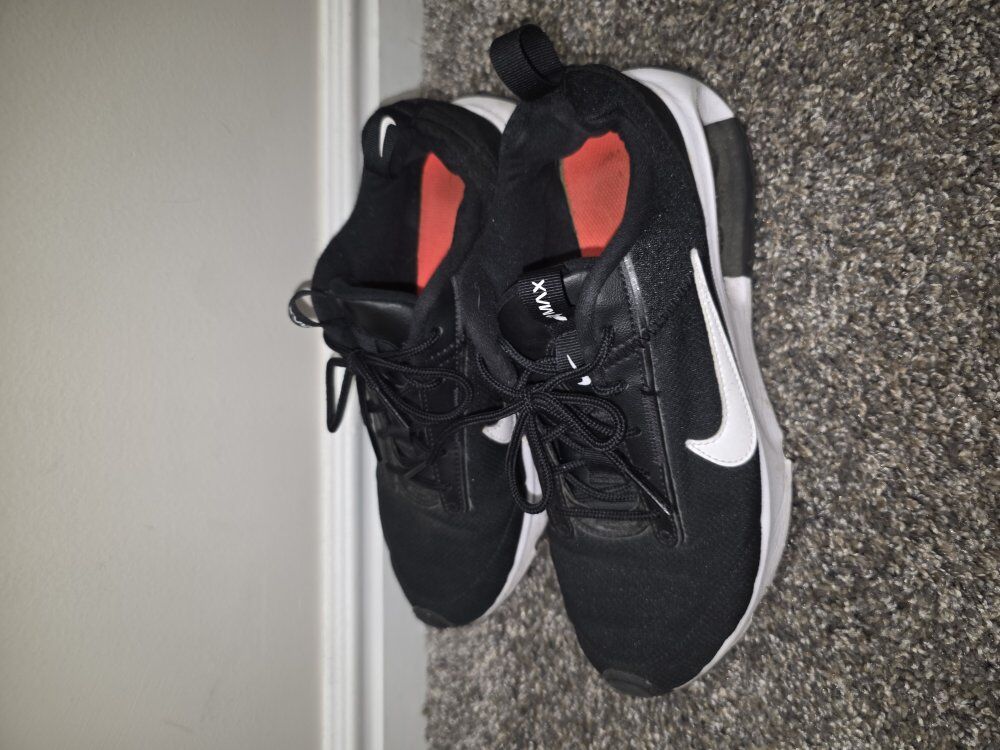 Women's Nike Airmax - Black - Size 7
