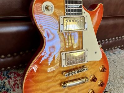 Nice Epiphone Les Paul Ultra Electric Guitar - Honey Burst Quilted Maple
