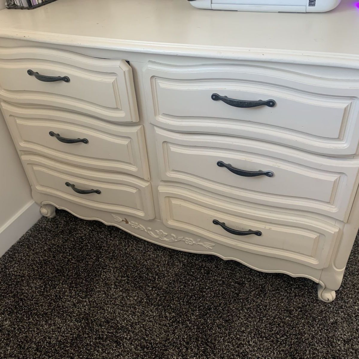 Vintage French Provincial 6-Drawer Dresser - Cream White, Elegant Scalloped Design