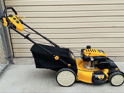 Cub Cadet SC 300 HW self-propelled walk-behind lawn mower