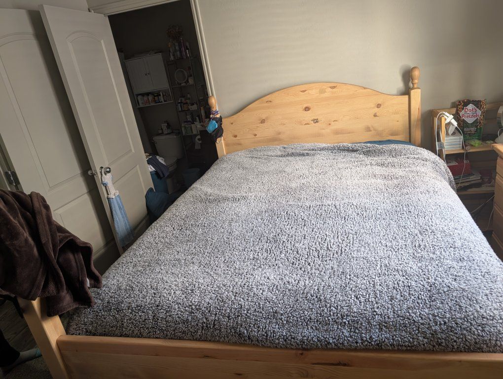 Four posted queen size bed