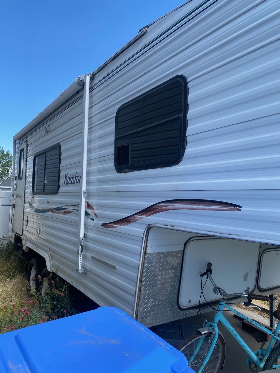 Komfort 5th Wheel 24 Foot Trailer 2002