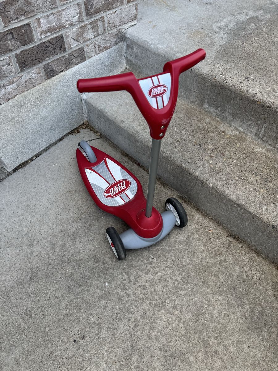 Radio Flyer Kids Scooter