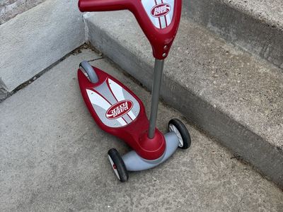 Radio Flyer Kids Scooter