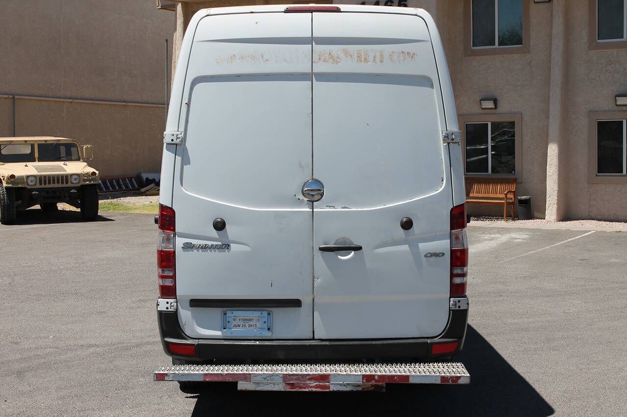 Main image 7