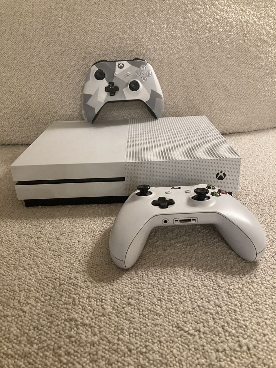 Xbox controllers and games