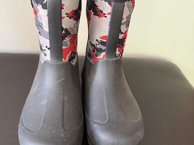 Bogs Kids Classic II Camo Rubber Rain Boots - Gray/Red/Black - Size 2K Waterproof