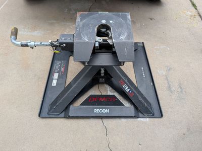 Demco Recon Fifth Wheel Hitch