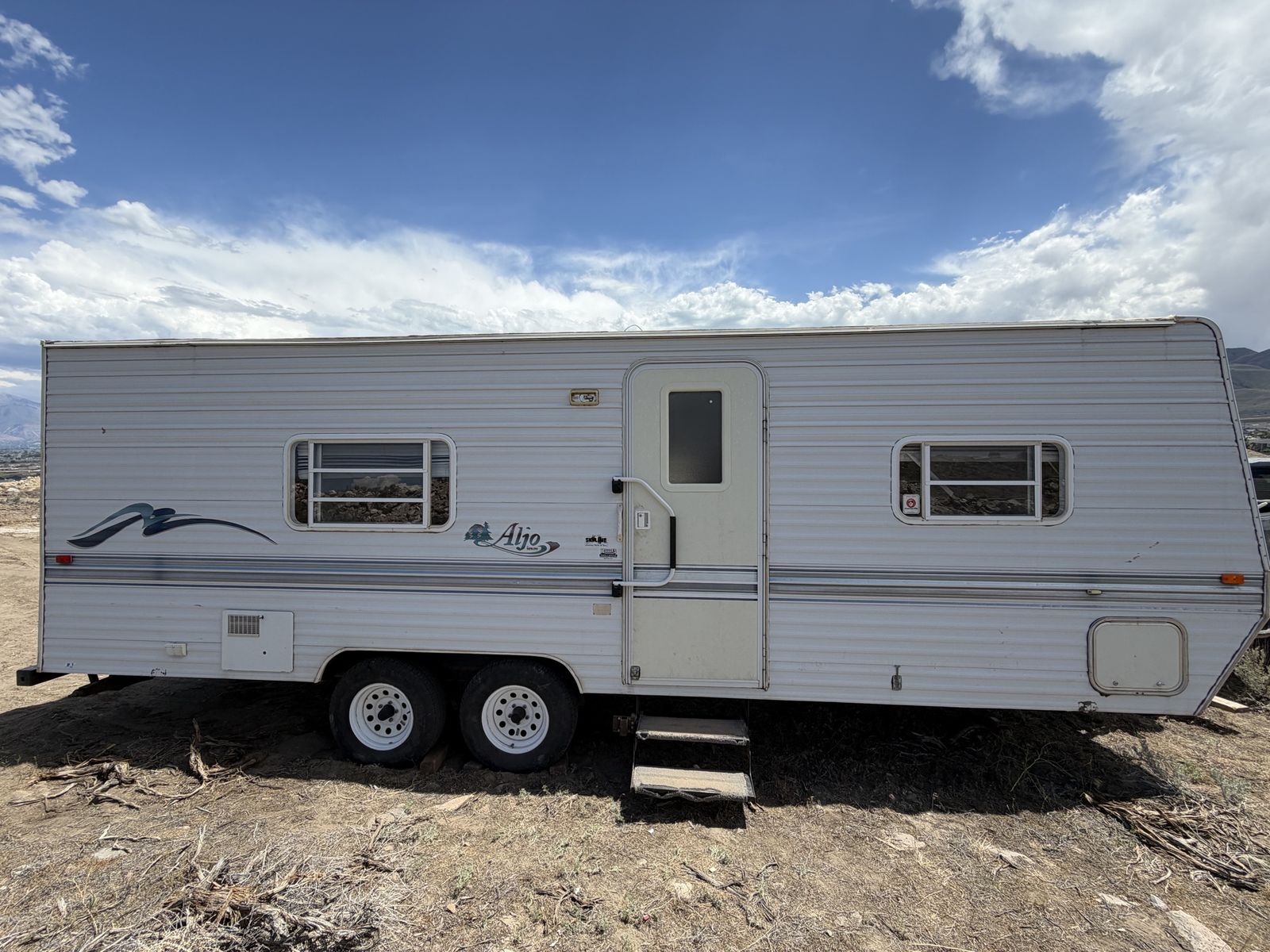 2000 Skyline Aljo 26ft trailer