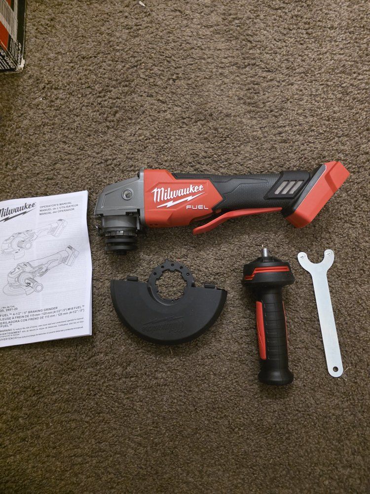 New Milwaukee M18 FUEL 18V Brushless Cordless 4-1/2 in. / 5 in. Grinder (Tool Only)