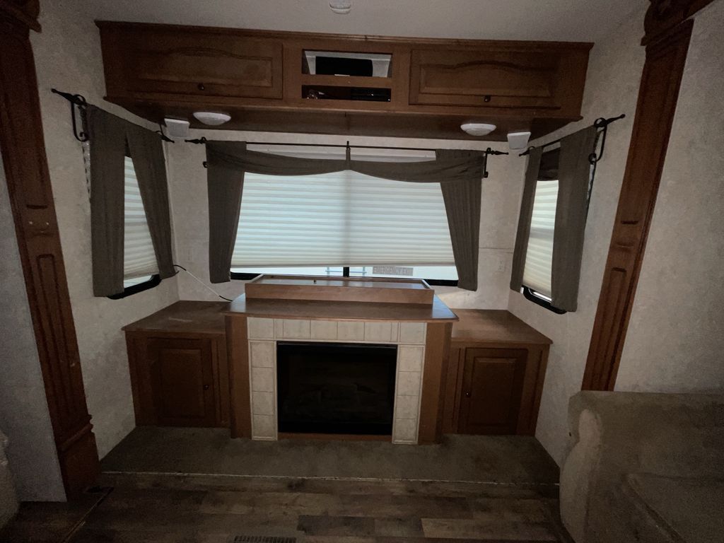 Main image 19