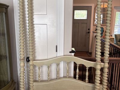 Twin Size Vintage French Provincial 4 Poster Barley Twist Spindle Bed
