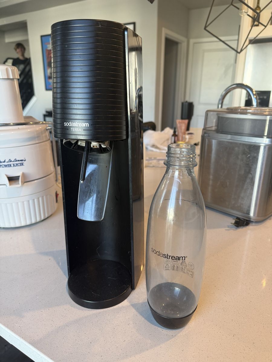 SodaStream Terra Sparkling Water Maker - Black with Bottle (Used)