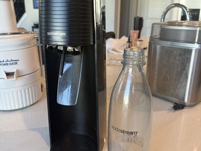 SodaStream Terra Sparkling Water Maker - Black with Bottle (Used)