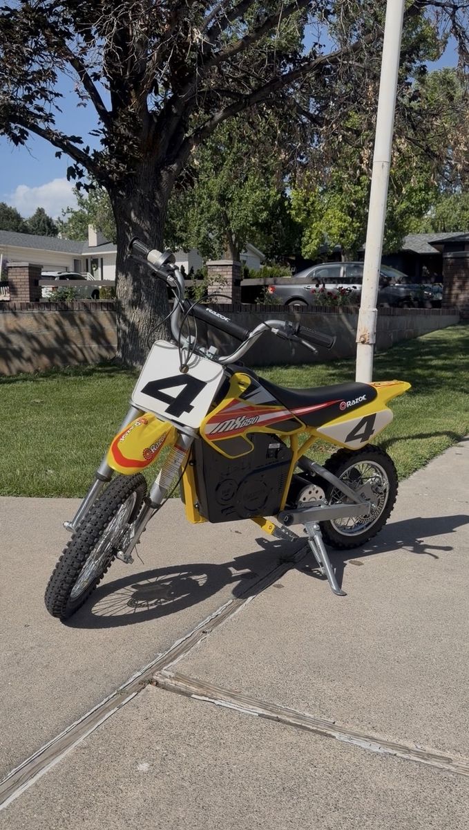 Razor MX350 Dirt Rocket Kids Electric Motocross Bike