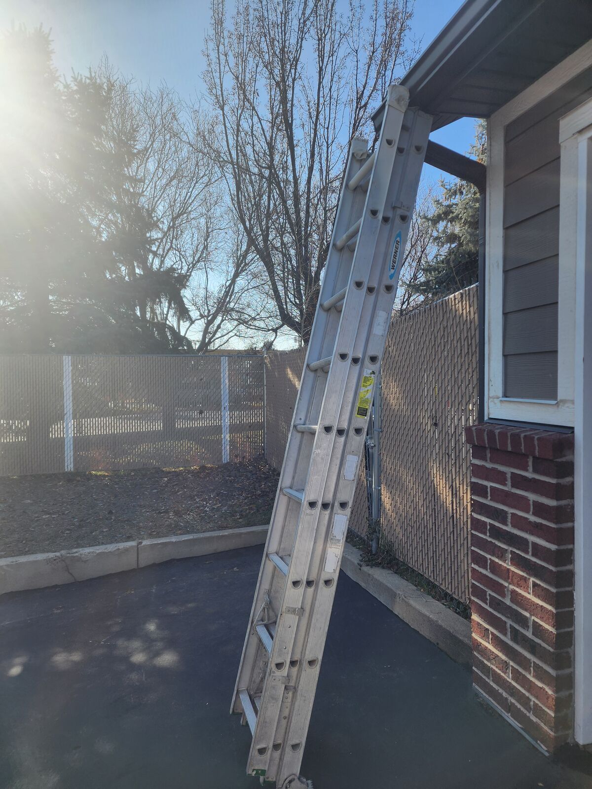 Warner 3 stage light 27 foot ladder